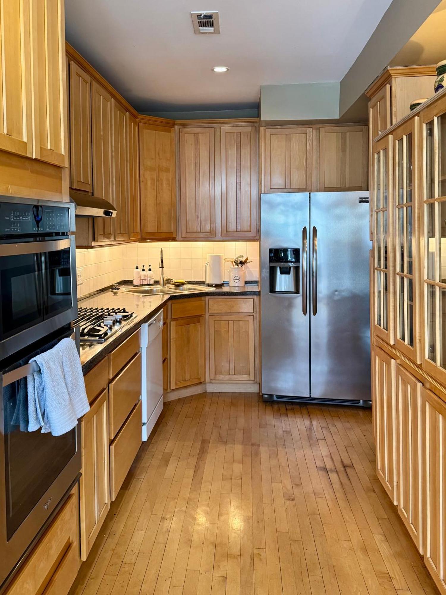3 Bedroom Spacious Home In Ideal Location W Free Parking Back Yard Pets Welcome 芝加哥 外观 照片