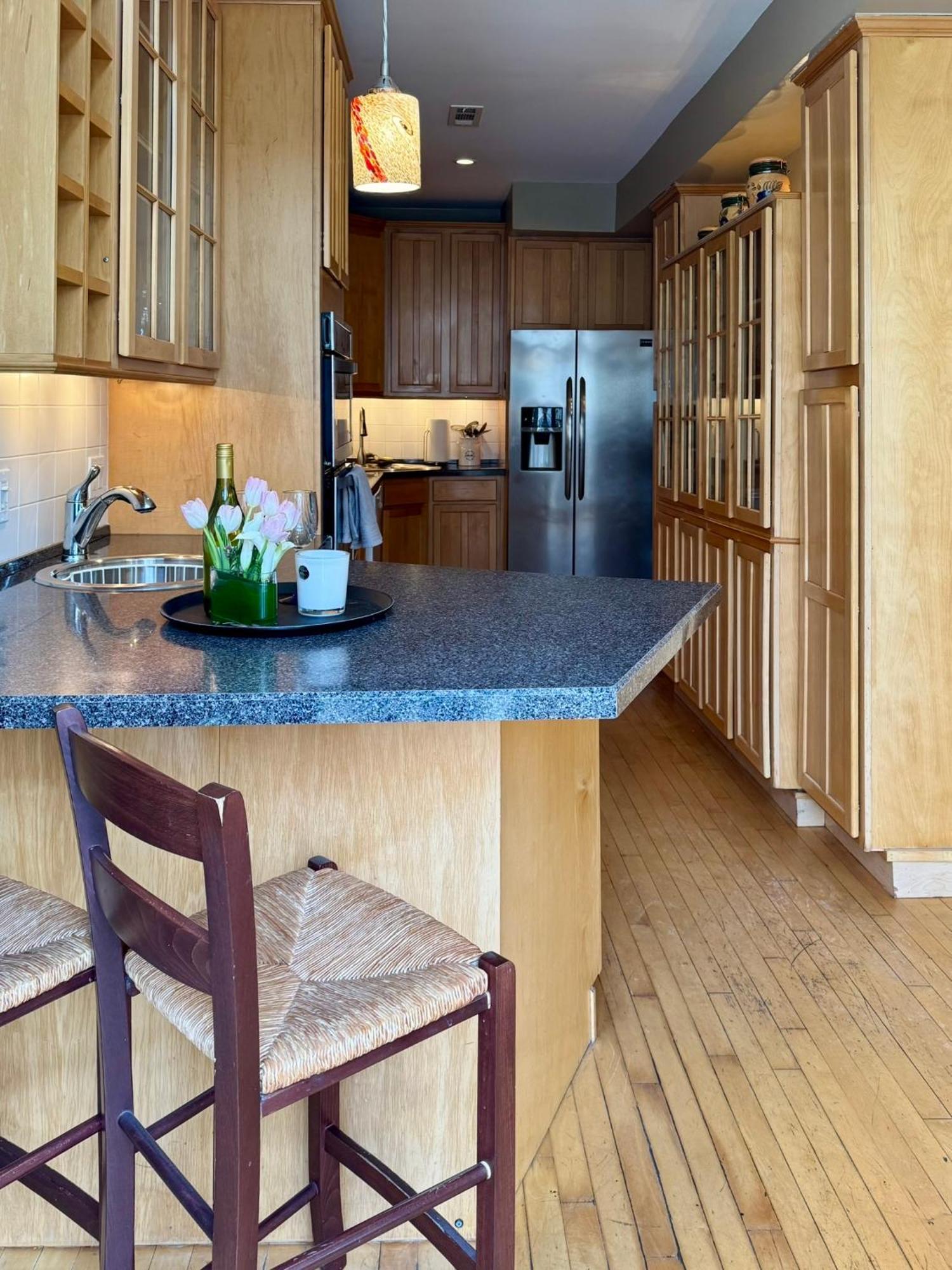 3 Bedroom Spacious Home In Ideal Location W Free Parking Back Yard Pets Welcome 芝加哥 外观 照片