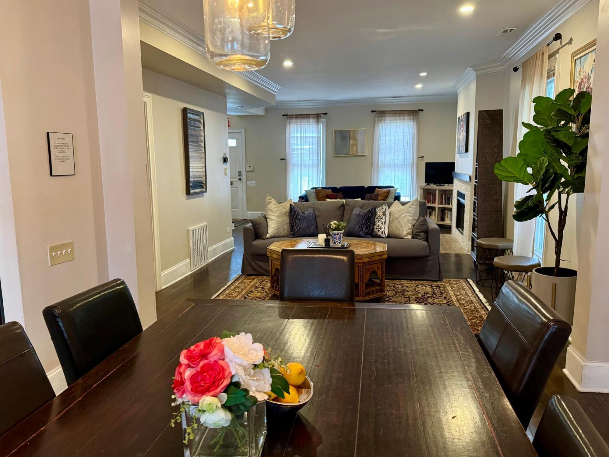 3 Bedroom Spacious Home In Ideal Location W Free Parking Back Yard Pets Welcome 芝加哥 外观 照片