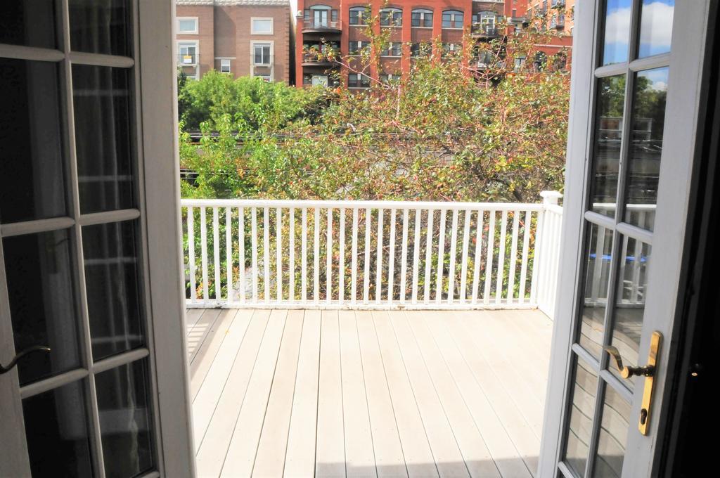 3 Bedroom Spacious Home In Ideal Location W Free Parking Back Yard Pets Welcome 芝加哥 外观 照片