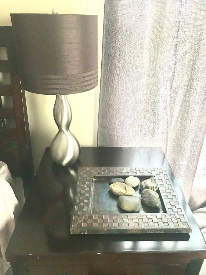 3 Bedroom Spacious Home In Ideal Location W Free Parking Back Yard Pets Welcome 芝加哥 外观 照片